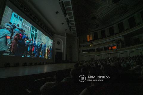 Премьера фильма "Американец" Майкла Гюрджяна на
открытии 19-го Международного кинофестиваля "Золотой
абрикос"