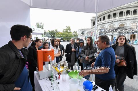 Երևանում շարունակվող Գիտության շաբաթվա միջոցառումներին ներկայանում են նաև մարզերի աշակերտները