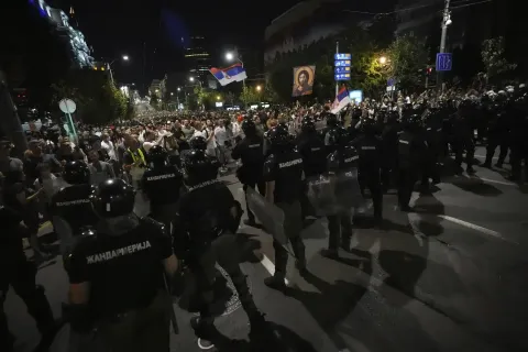 Սերբիայում բախումներ են եղել ցուցարարների և ոստիկանների միջև. 19 մարդ ձերբակալվել է