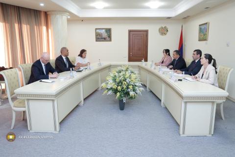 სომხეთის რესპუბლიკის საგამოძიებო კომიტეტის თავმჯდომარე სომხეთში ევროსაბჭოს ოფისის ხელმძღვანელს შეხვდა