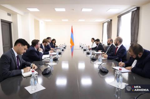 Le ministre des Affaires étrangères Mirzoyan et un responsable américain discutent des accords conclus à Washington