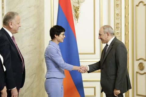 Le Premier ministre Pashinyan a reçu la commissaire européenne à l'élargissement, Marta Kos
