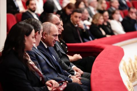 Le retour du manuscrit en République d’Arménie indépendante : l’ouvrage « Interprétation des sept épîtres catholiques » de Saint Nersès Chnorhali a été offert au Matenadaran