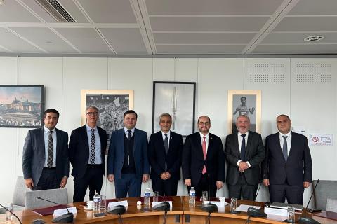 Араик Арутюнян провел встречи с ответственными за организацию Олимпийских и Паралимпийских игр в Париже 2024 года