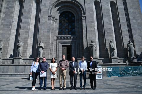 Une délégation de l’agence de presse IRNA a visité l’Institut des manuscrits anciens Matenadaran, portant le nom de Mesrop Machtots, ainsi que la Mosquée bleue d’Erevan