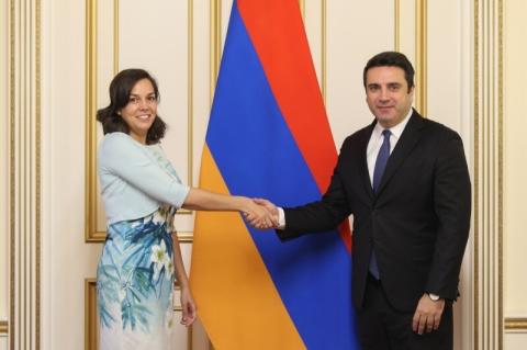 Le président de l’Assemblée nationale d’Arménie et l’ambassadrice d’Uruguay ont discuté des questions relatives aux relations bilatérales