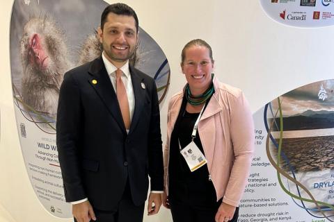 Le ministre de l'Environnement et une représentante de la Banque mondiale discutent de l'organisation de la COP17 en Arménie