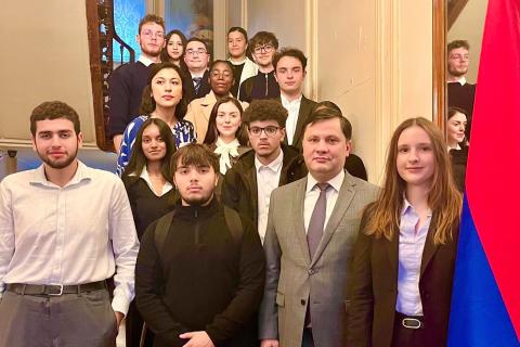 საფრანგეთში სომხეთის რესპუბლიკის ელჩმა პარიზ-საკლეის უნივერსიტეტის სტუდენტებს სომხეთის საგარეო პოლიტიკა გააცნო