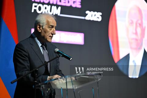 Le président Vahagn Khatchatourian a prononcé un discours lors du Forum international sur la connaissance : l'Arménie, ville universitaire