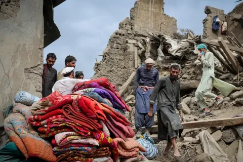 В результате сильного землетрясения в Афганистане погибли 10 человек, сотни получили ранения