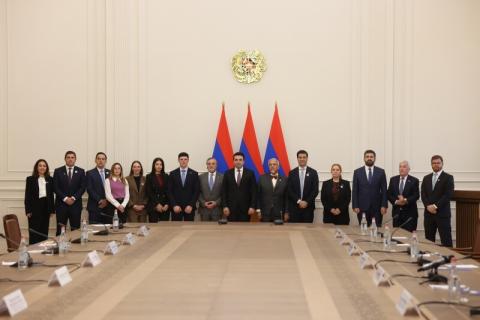 آلن سیمونیان با نمایندگان نهاد قانونگذاری آرژانتین دیدار کرد