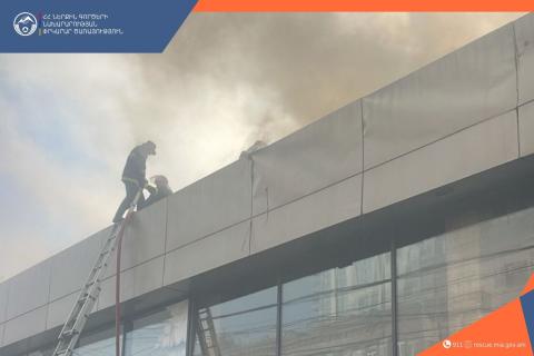 Կոմիտասի պողոտայում գտնվող սննդի կետի հրդեհաշիջման աշխատանքներին ներգրավված է 10 մարտական հաշվարկ