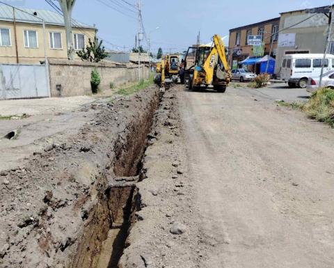 Հիմնանորոգվում է Գավառ քաղաքի թիվ 8 միջնակարգ դպրոց տանող ճանապարհը