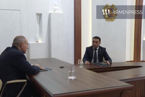 دیدار کاری نخستوزیر با رومانوس پتروسیان، مدیر موقت شرکت توزیع برق ارمنستان