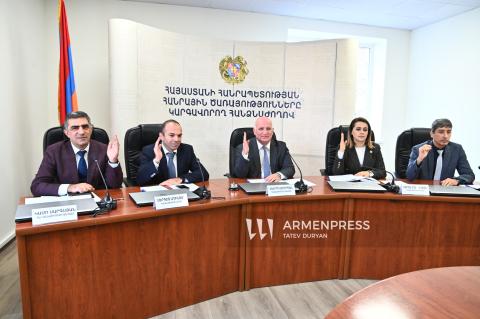 مناقشة قضية تحديد التعرفة الخاصة بتوفير خدمات إمدادات مياه الشرب والصرف الصحي من قبل شركة فيوليا-صور-