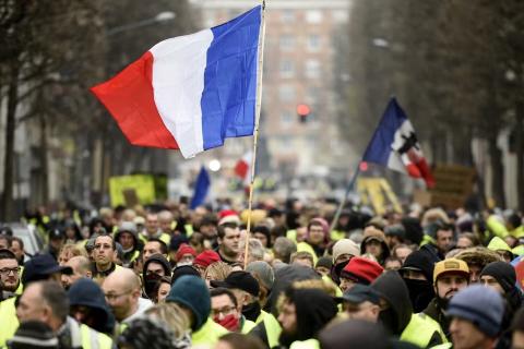 В Париже прошла акция протеста против бюджетной политики правительства Франции