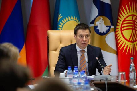 Страны ЕАЭС согласовали порог беспошлинной торговли для e-commerce на 2 года в 200 евро