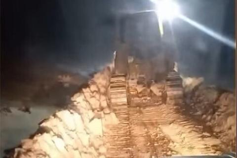 В различных частях приграничной зоны круглосуточно ведутся активные работы по уборке снега: МО Армении