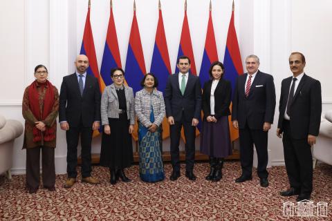 Индия хочет видеть Армению сильной, а регион — мирным: посол