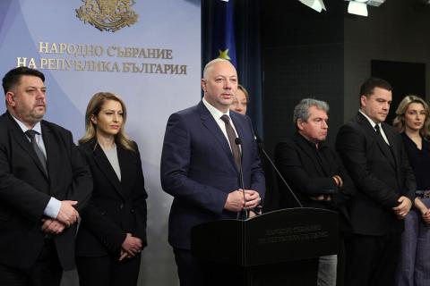 Парламент Болгарии принял отставку правительства