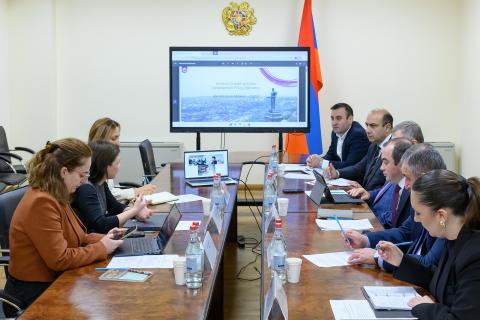 Le vice-ministre de l’Industrie de haute technologie a reçu la délégation de la Banque mondiale