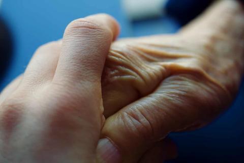 Դրսում հայտնված 76-ամյա քաղաքացին տեղափոխվել է «Հաղթանակ» շուրջօրյա խնամքի կենտրոն