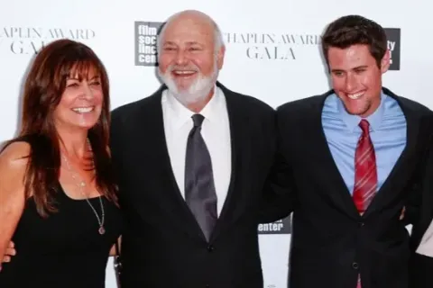 Сына режиссера Райнера задержали по подозрению в убийстве родителей