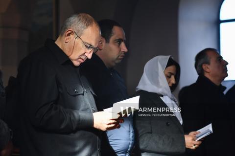Pashinyan: “La lección espiritual debe discutir y decidir si se debe mantener o no el celibato”