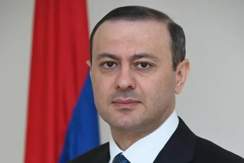 Ermenistan Güvenlik Konseyi Sekreteri Londra'ya gidecek