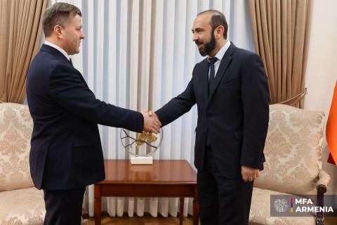 Le ministre des Affaires étrangères de la République d’Arménie a reçu le Secrétaire général de la Communauté des démocraties