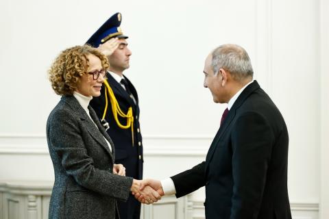 სომხეთის რესპუბლიკის პრემიერ-მინისტრმა და ნატოს გენერალური მდივნის მოადგილემ ორმხრივი ინტერესის მქონე საკითხები განიხილეს