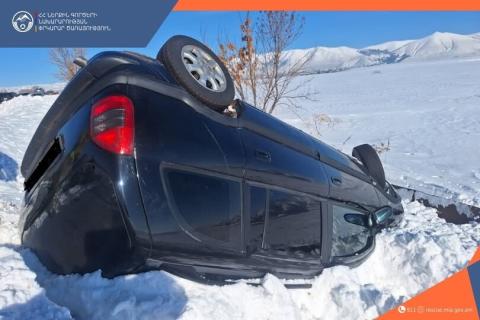 Քուչակ-Աշտարակ ավտոճանապարհին ավտոմեքենան դուրս է եկել ճանապարհի երթևեկելի հատվածից և շրջվել