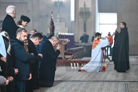 Nikol Pashinyan: “Todos los domingos asistiré a la sagrada misa”