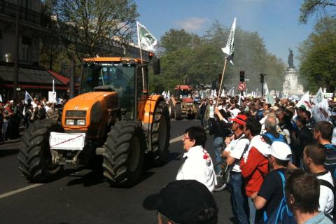 Փարիզում ֆերմերները ցույցեր են անցկացնում MERCOSUR-ի հետ ԵՄ-ի համաձայնագրի դեմ