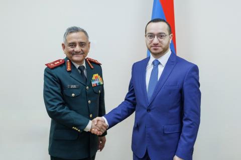 Le ministre arménien de l'Industrie de haute technologie et le chef d'état-major indien discutent de coopération