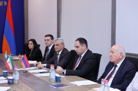 Le ministre arménien de l'Administration territoriale rencontre l'ambassadeur d'Iran