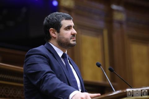 برای بازسازی و نوسازی راهآهن در خاک ارمنستان تا ۳۰۰ میلیون دلار سرمایهگذاری لازم است: آرمان یغویان