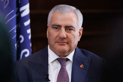 رجل الأعمال والميلياردير سامفيل كارابيتيان مرشح حزب "أرمينيا القوية"-الذي تمّ تأسيسه-لمنصب رئيس الوزراء بعد الانتخابات البرلمانية الأرمنية المقبلة