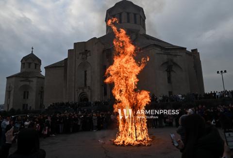 تحتفل الكنيسة الرسولية الأرمنية بعيد انتقال السيدة العذراء إلى السماء-ديارنتشاراتش-صور-