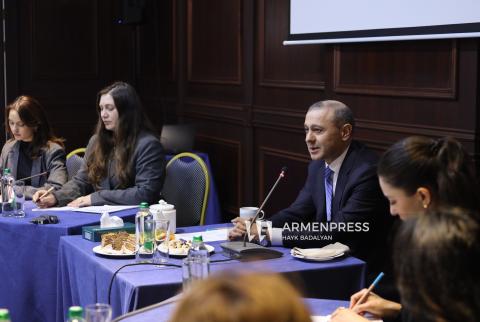 أمين مجلس الأمن القومي الأرمني أرمين كريكوريان يلتقي ممثلين من المجتمع المدني في أرمينيا وأذربيجان في يريفان-فيديو-