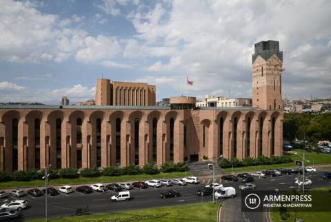 المشاورة الإدارية لبلدية يريفان-فيديو-