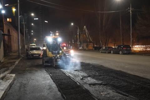 Երևանում շարունակվում է փոսային նորոգման ընթացիկ տարվա ծրագիրը. արդեն իսկ ասֆալտապատվել է շուրջ 2100 քմ հատված