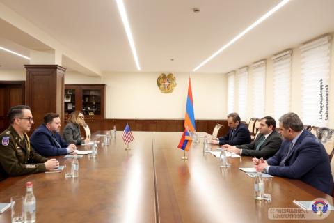 ارمنستان و ایالات متحده مسیرهای تقویت همکاری نظامی را بررسی کردند