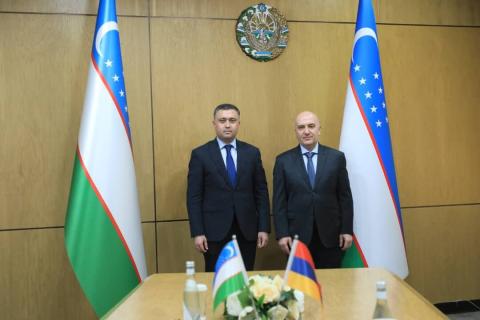 سفیر ارمنستان و معاون رئیس کمیته گردشگری ازبکستان راههای تقویت همکاریهای بخشی را بررسی کردند