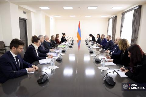 آرارات میرزویان و گرت یان کوپمان برنامههای توسعه پیوندهای اقتصادی و حملونقل منطقهای را بررسی کردند