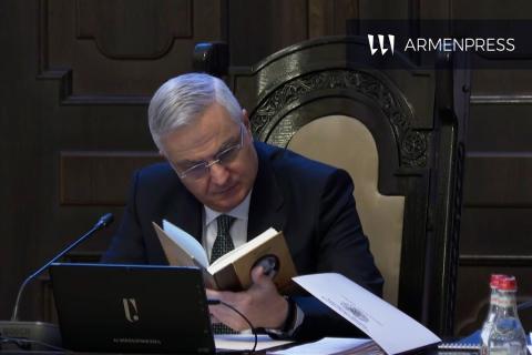 Գիրք նվիրելու օրվա առթիվ ԿԳՄՍ նախարարությունը գիրք նվիրեց կառավարության անդամներին