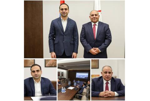 رئيس بلدية يريفان تيكران أفينيان يعرض مشاريع تطوير حضرية رئيسية ذات أهمية استثمارية للسفير الكويتي بأرمينيا محمد طارق علي العريفان