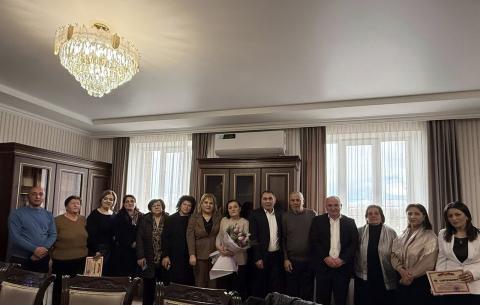 Ահարոն Խաչատրյանը խրախուսել է Վարդենիսի ավագ դպրոցի վաստակաշատ մանկավարժներին