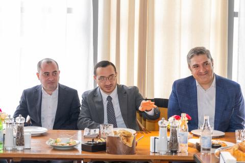 Ministro de Industria de Alta Tecnología se reunió con miembros de Unión de Empresas Líderes en Tecnología