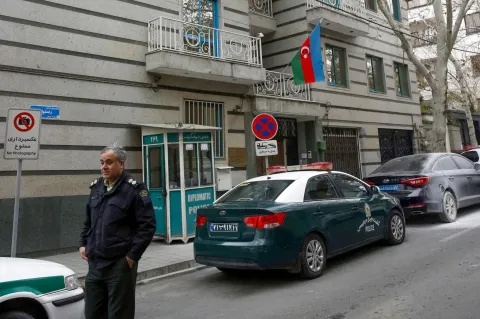 Azerbaiyán decidió evacuar su embajada en Teherán y el consulado en Tabriz